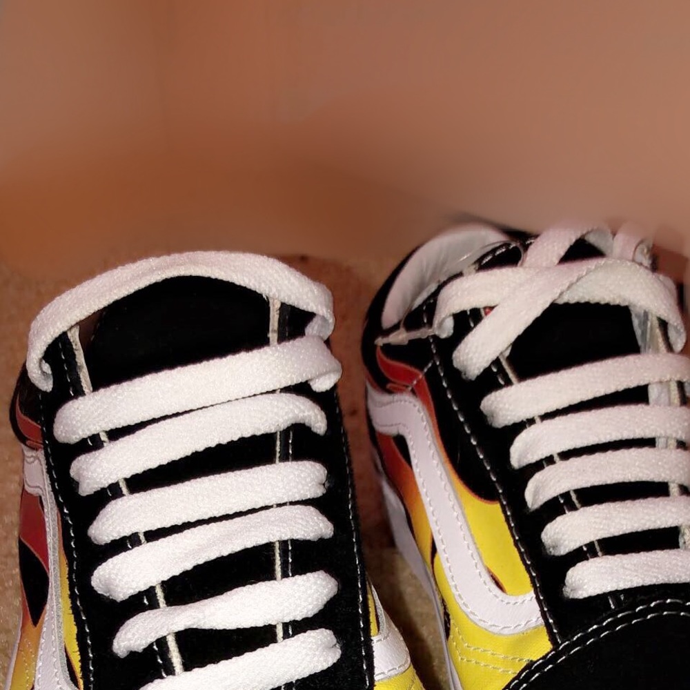 Vans Old Skool Flame(WORN ONCE)EXCELLENT CONDITION - Picture 2 of 3
